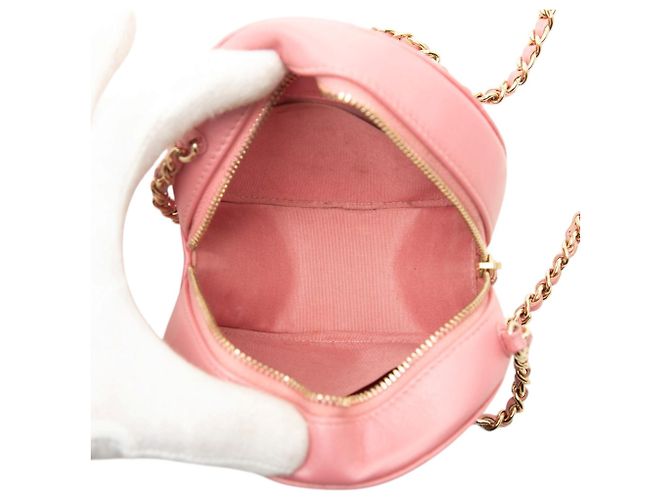 Chanel runde Clutch aus rosa gestepptem Lammleder mit Perlen und Kette - Ansicht 4