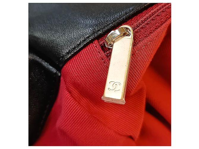 Chanel 19 Flap Medium aus schwarzem Lammleder - Ansicht 8