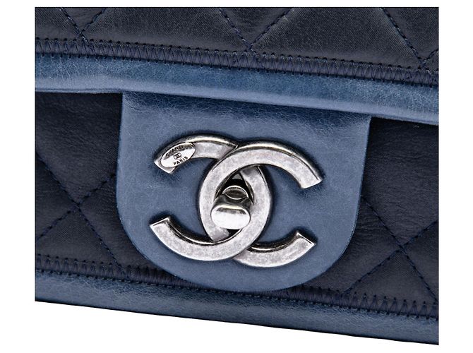 Chanel Mini Bicolor Lambskin Graphic Flap Nera - vista 5