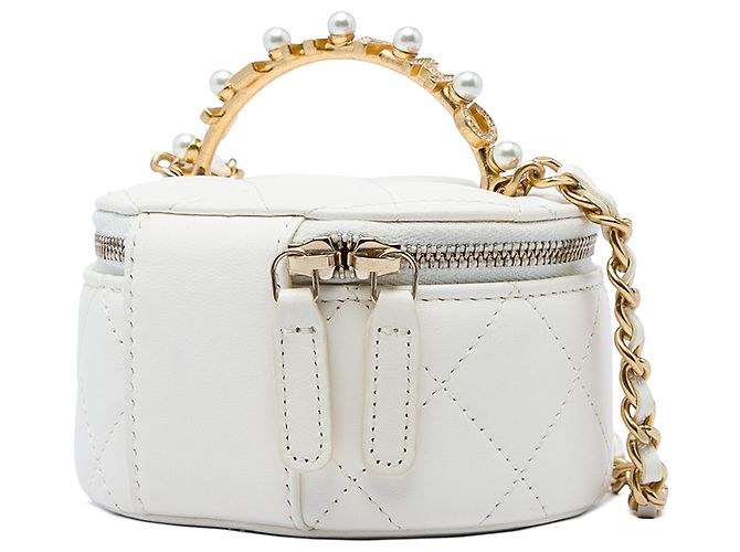 Chanel Vanity Case Round Top Handle em Lambskin Matelassado Branco com Cristais e Pérolas e Corrente - vista 2
