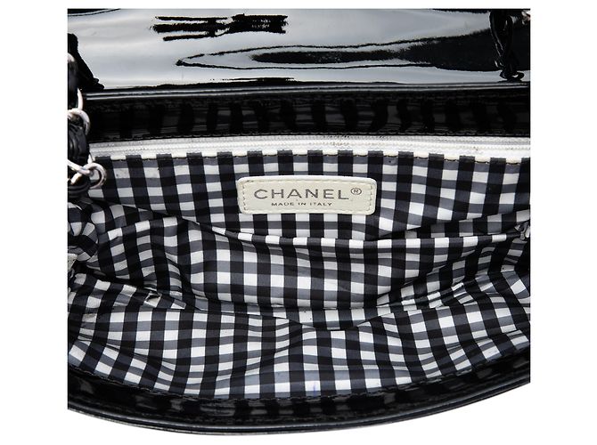Chanel Black CC Patent Lipstick Ligne Flap - vista 4