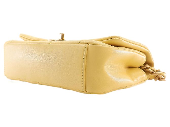 Chanel Yellow Small Quilted Lambskin Chain More Flap - vista 11