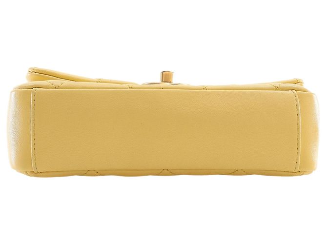 Chanel Yellow Small Quilted Lambskin Chain More Flap - vista 3