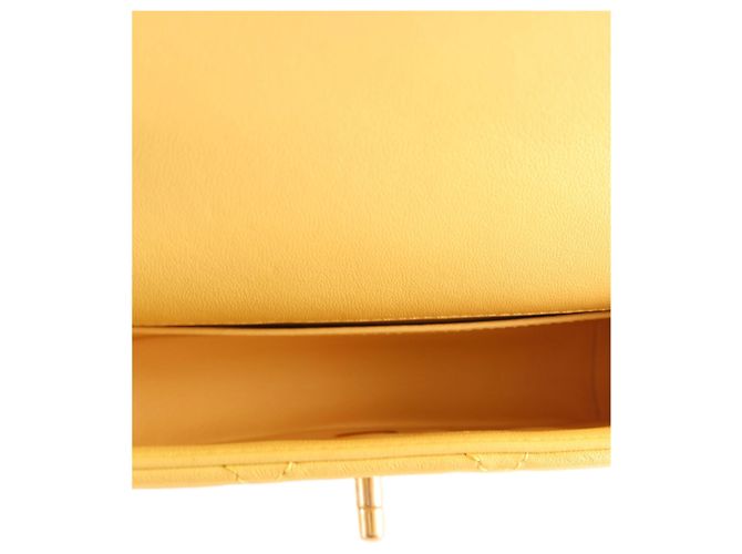 Chanel Yellow Small Quilted Lambskin Chain More Flap - vista 4