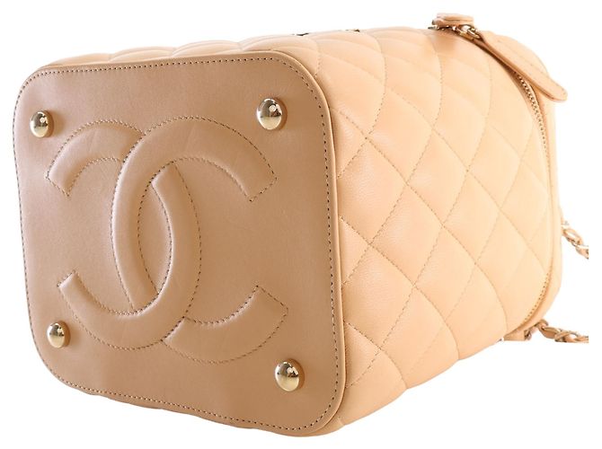 Vanity Maleta de Maquilhagem Chanel Beige CC em pele de cordeiro acolchoada com pega e corrente - vista 12