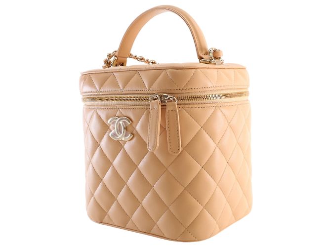 Vanity Maleta de Maquilhagem Chanel Beige CC em pele de cordeiro acolchoada com pega e corrente - vista 14