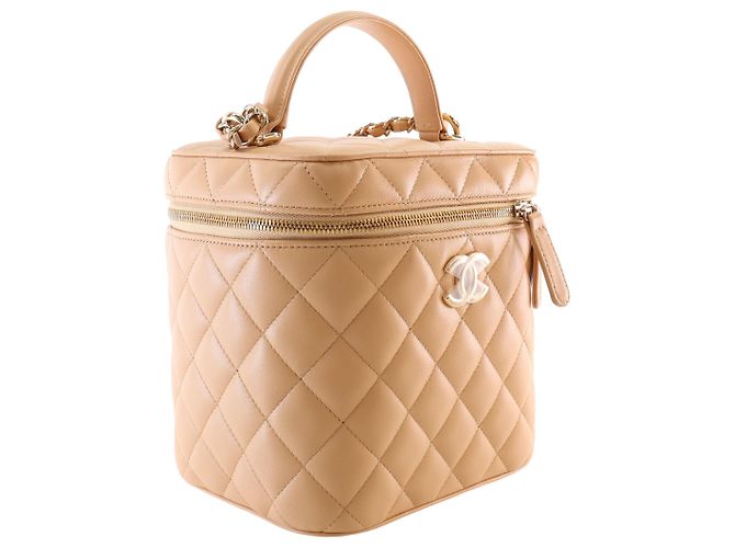 Vanity Maleta de Maquilhagem Chanel Beige CC em pele de cordeiro acolchoada com pega e corrente - vista 15