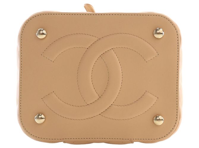 Vanity Maleta de Maquilhagem Chanel Beige CC em pele de cordeiro acolchoada com pega e corrente - vista 3