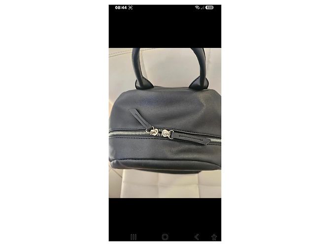 Valentino Zaino in pelle nera con logo cuore - vista 3