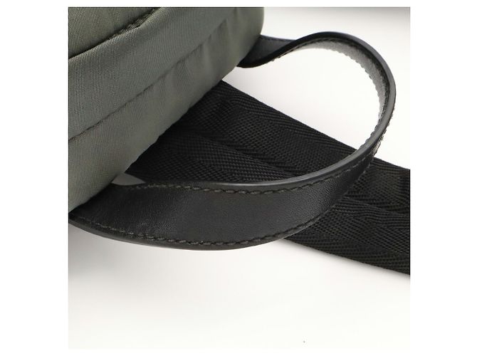 Sac à épaule Prada en nylon et cuir - vue 5