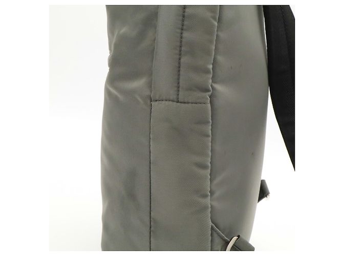 Sac à épaule Prada en nylon et cuir - vue 8