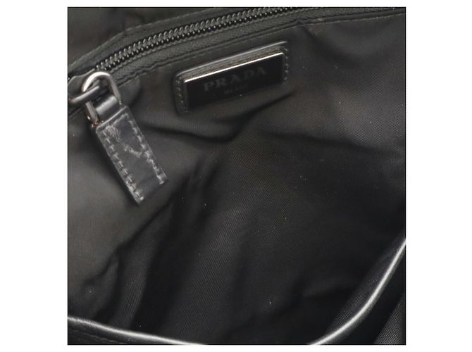 Sac à épaule Prada en nylon et cuir - vue 9