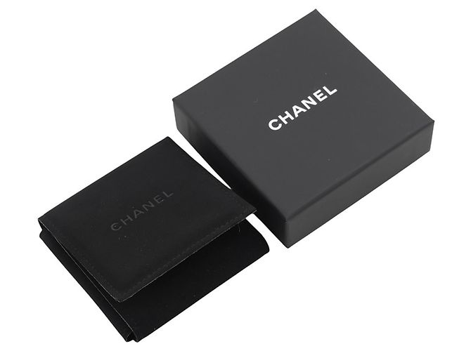 Spilla Chanel in metallo dorato con logo Coco - vista 9