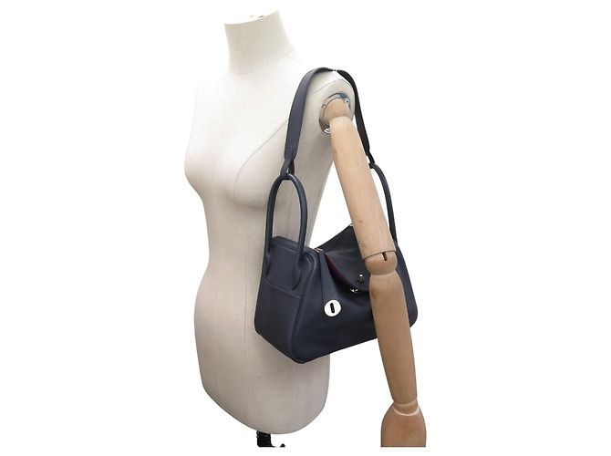 Hermès NUOVO BORSA HERMES LINDY 26 PM PELLE SWIFT BLEU ANCRE DARK BLUE - vista 8