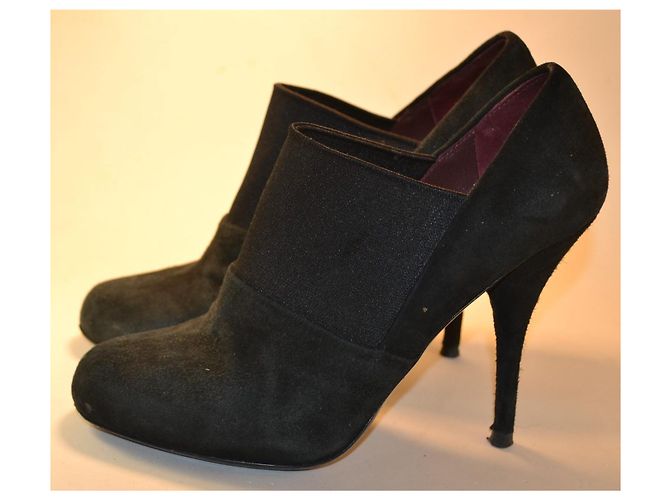 Miu Miu Schwarze Wildleder Stiefeletten mit Stiletto-Absatz - Ansicht 2