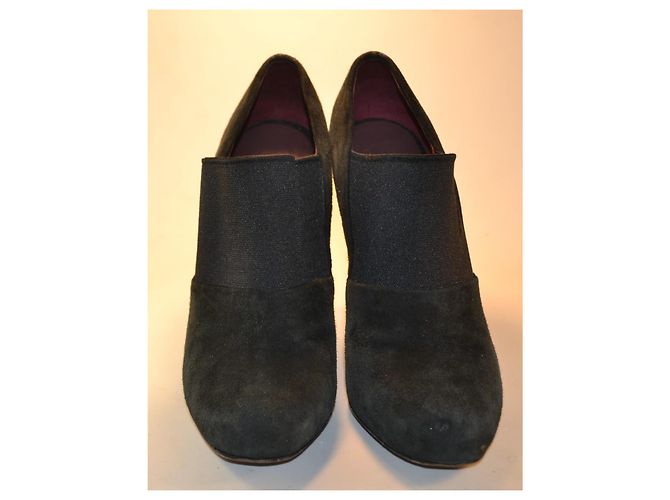 Miu Miu Schwarze Wildleder Stiefeletten mit Stiletto-Absatz - Ansicht 3