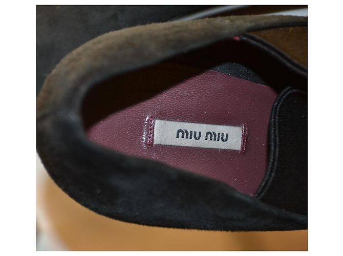 Miu Miu Schwarze Wildleder Stiefeletten mit Stiletto-Absatz - Ansicht 8