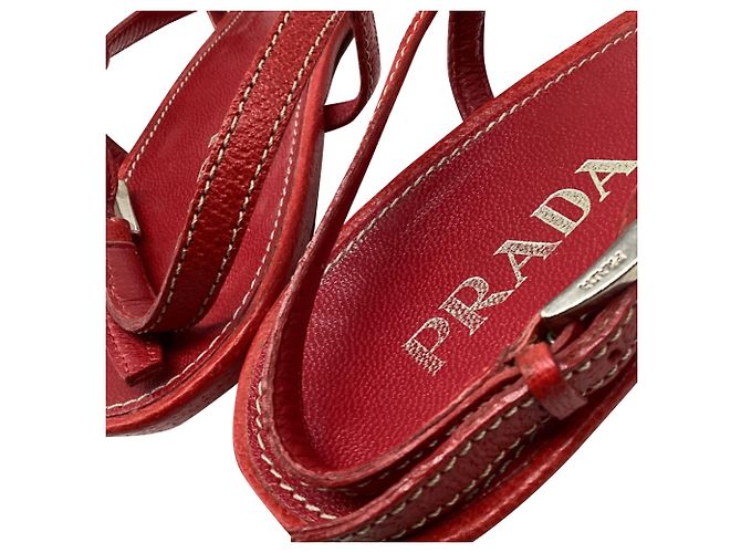 Sandali slingback con tacco kitten Prada in pelle burgundy - vista 8