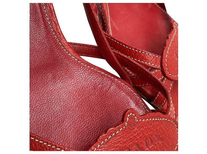 Sandali slingback con tacco kitten Prada in pelle burgundy - vista 9