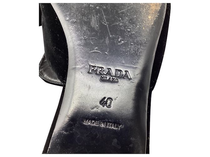 Prada Mules mit spitzer Kappe und Schleife aus schwarzem Samt - Ansicht 10