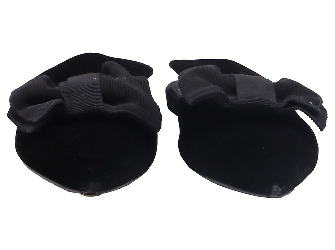 Prada Mules mit spitzer Kappe und Schleife aus schwarzem Samt - Ansicht 2