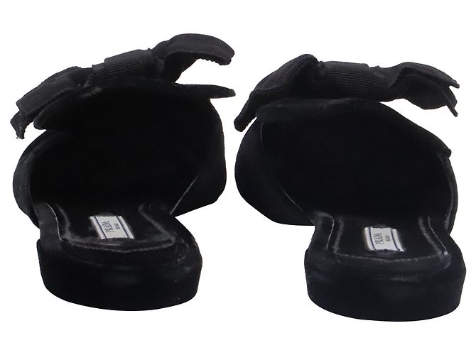 Prada Mules mit spitzer Kappe und Schleife aus schwarzem Samt - Ansicht 4