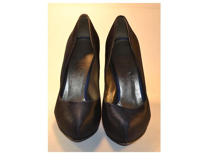 Salvatore Ferragamo Décolleté in Seta Nere - vista 3