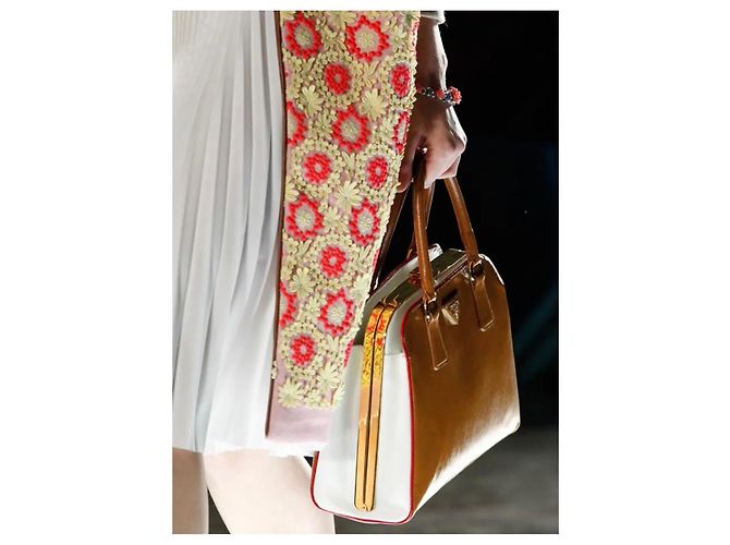 Prada Pyramid Saffiano Vernic Caramel+Bian Handtasche - Ansicht 15