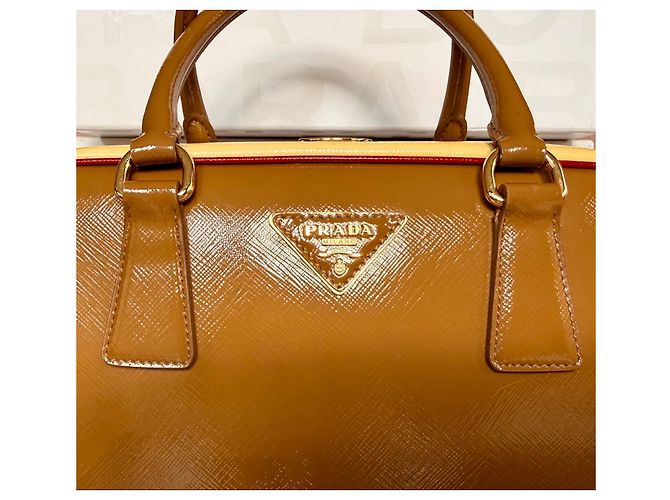 Prada Pyramid Saffiano Vernic Caramel+Bian Handtasche - Ansicht 2
