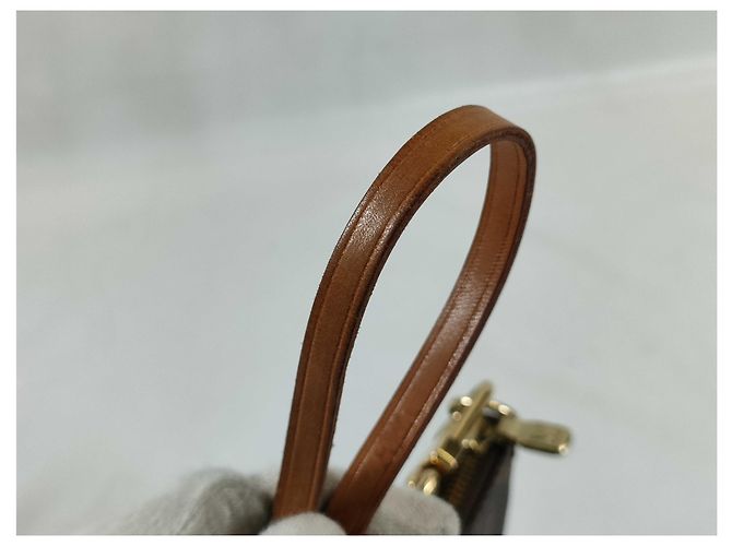 Louis Vuitton Pochette Accessoires Monogram Canvas MM - vue 5