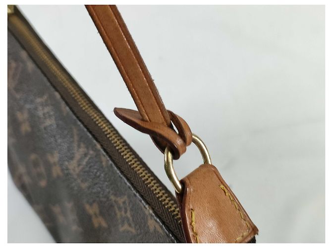 Louis Vuitton Pochette Accessoires Monogram Canvas MM - vue 6