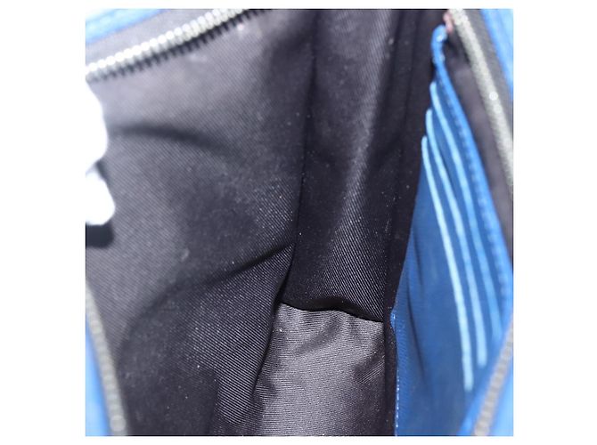 Louis Vuitton Taiga Pochette Voyage MM - Blu - vista 18
