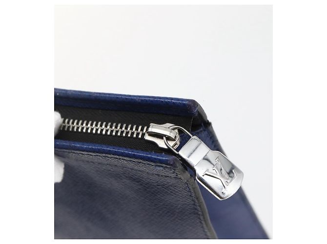 Louis Vuitton Taiga Pochette Voyage MM - Blu - vista 8