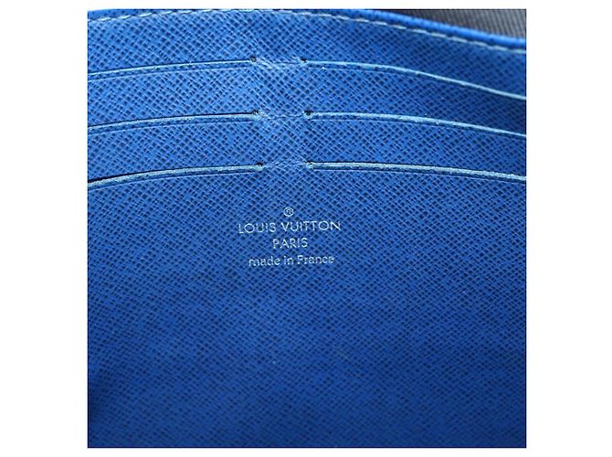 Louis Vuitton Taiga Pochette Voyage MM - Blu - vista 9