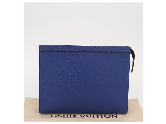Louis Vuitton Pochette Voyager MM Pelle Taiga Blu - vista 12