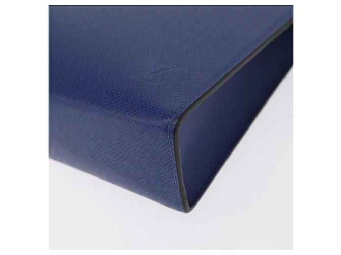 Louis Vuitton Pochette Voyager MM Pelle Taiga Blu - vista 14