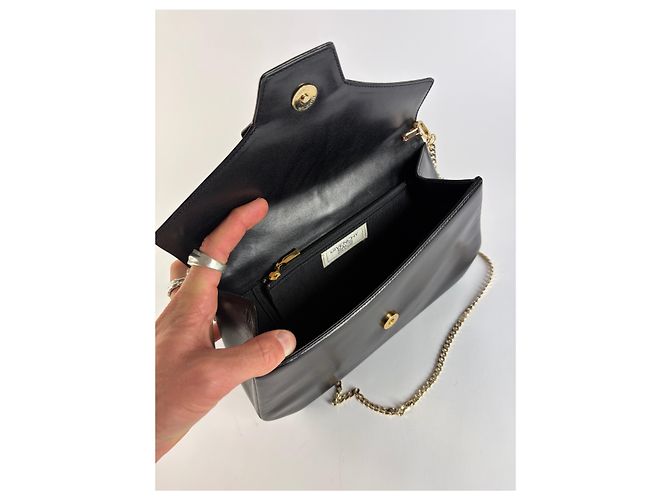 Vintage Givenchy Schultertasche mit Klappe aus glattem Leder Schwarz Gold - Ansicht 3