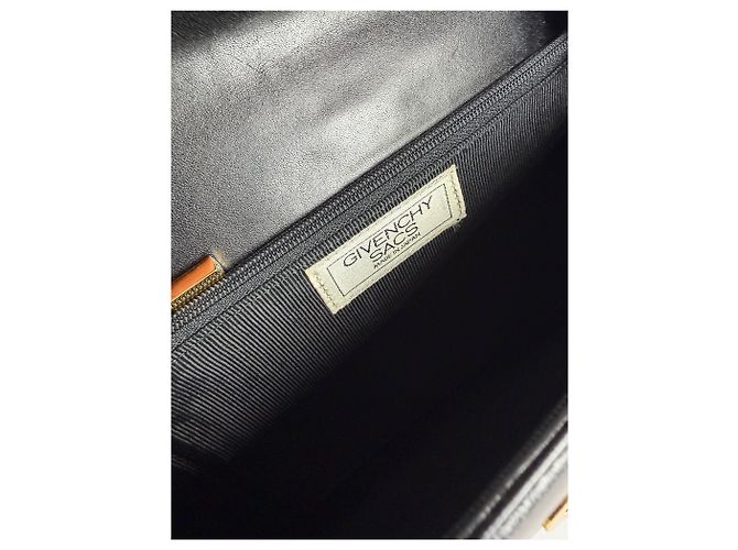 Vintage Givenchy Schultertasche mit Klappe aus glattem Leder Schwarz Gold - Ansicht 5