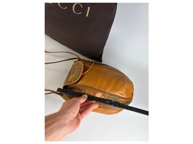 Vintage Gucci Pebbled Leather Drawstring Shoulder Bag c. 2000s Tan - Ansicht 11