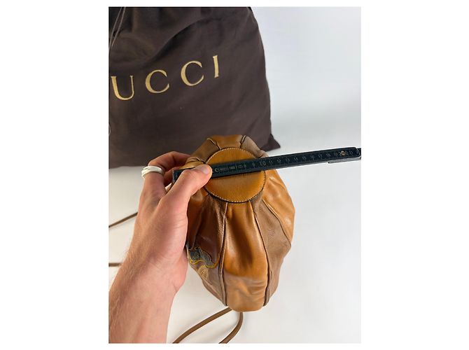 Vintage Gucci Pebbled Leather Drawstring Shoulder Bag c. 2000s Tan - Ansicht 12