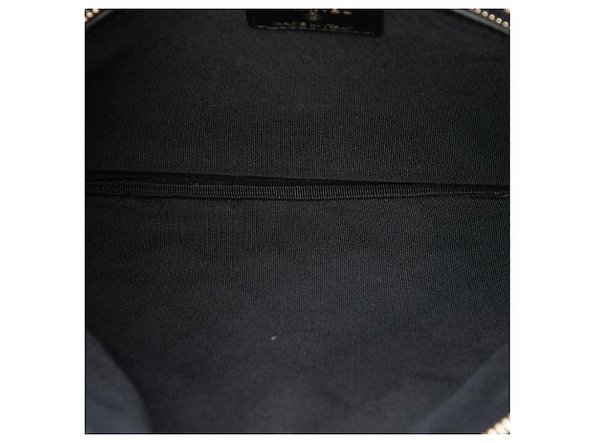 Clutch Chanel Medium Quilted Caviar Boy O Case Negra - vista 4