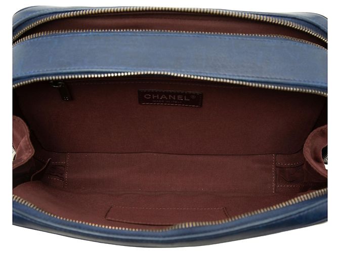 Bolsa Chanel Coco Boy Camera Large em pele de cordeiro acolchoada azul - vista 4
