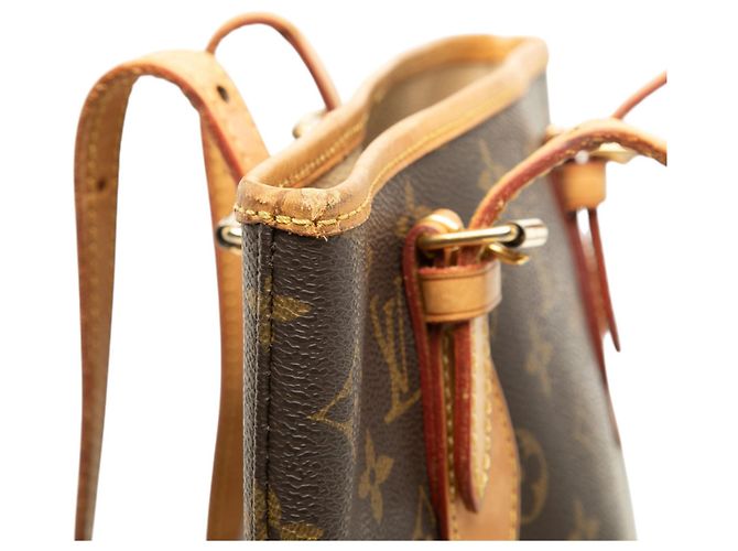 Louis Vuitton Monogram Petit Bucket Marrón - vista 7