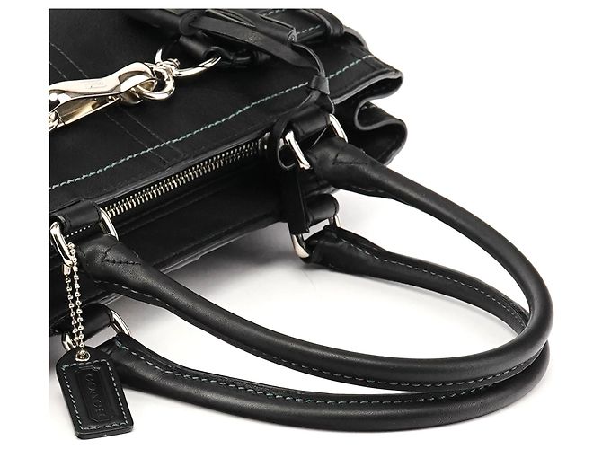Coach  mala Hamptons 8A70 em couro liso preto - vista 10