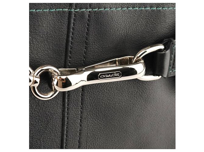 Coach  mala Hamptons 8A70 em couro liso preto - vista 5