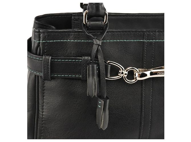 Coach  mala Hamptons 8A70 em couro liso preto - vista 7