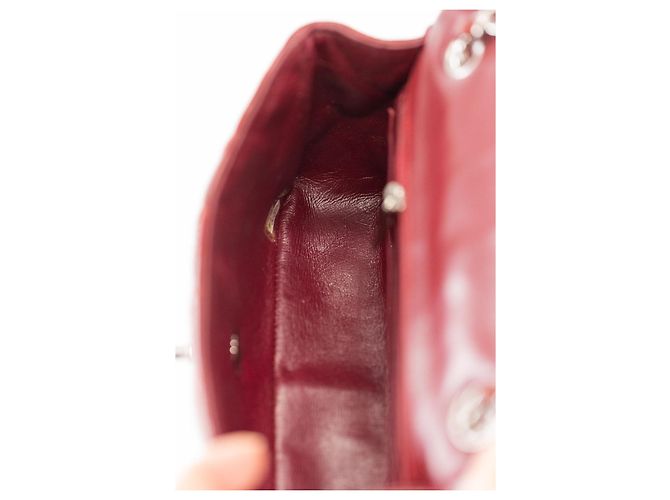 Chanel Classic Rectangle Mini Flap Rouge – Cuir Verni – Hardware Argenté – Sac de Poussière - vue 15