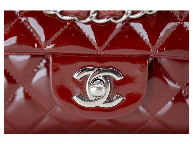 Chanel Classic Rectangle Mini Flap Rouge – Cuir Verni – Hardware Argenté – Sac de Poussière - vue 3