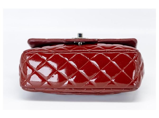 Chanel Classic Rectangle Mini Flap Rouge – Cuir Verni – Hardware Argenté – Sac de Poussière - vue 7
