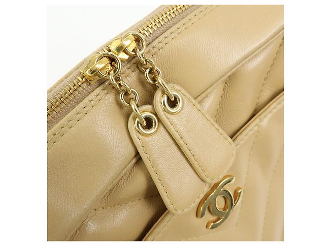 Borsa a tracolla con catena CHANEL Chevron COCO Mark in pelle d'agnello beige - vista 16